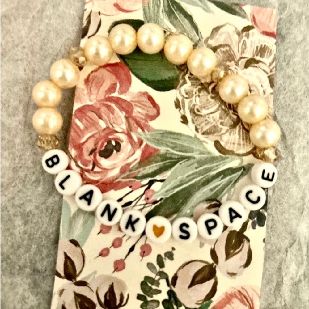Taylor swift blank space heart word stretch friendship bracelet